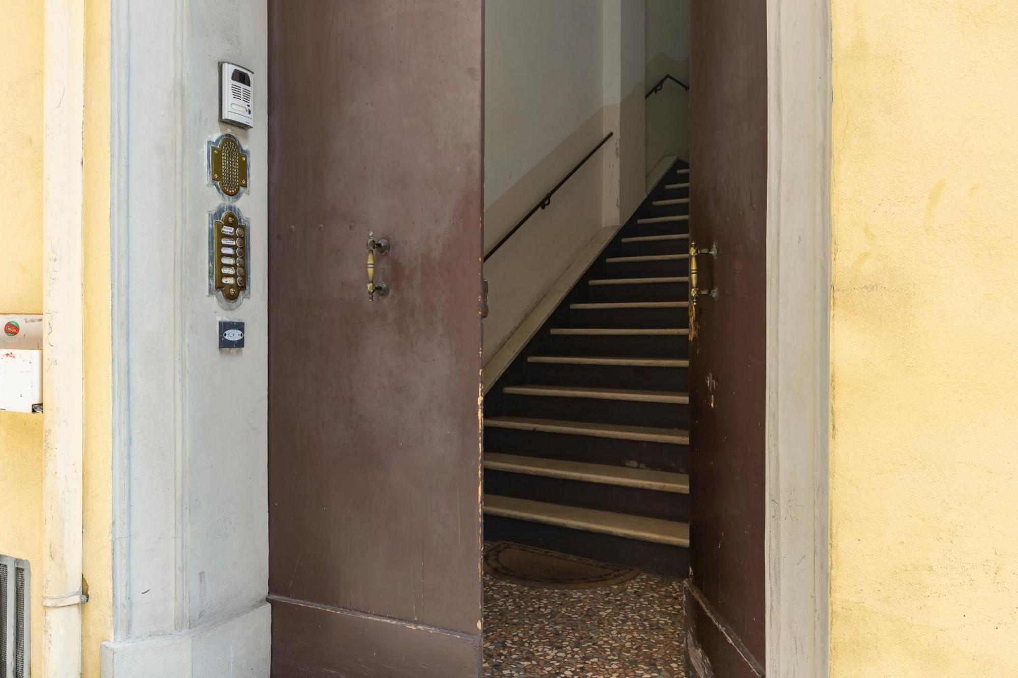 Apartment Amos - 5 Minutes From Piazza Maggiore Болонья Экстерьер фото
