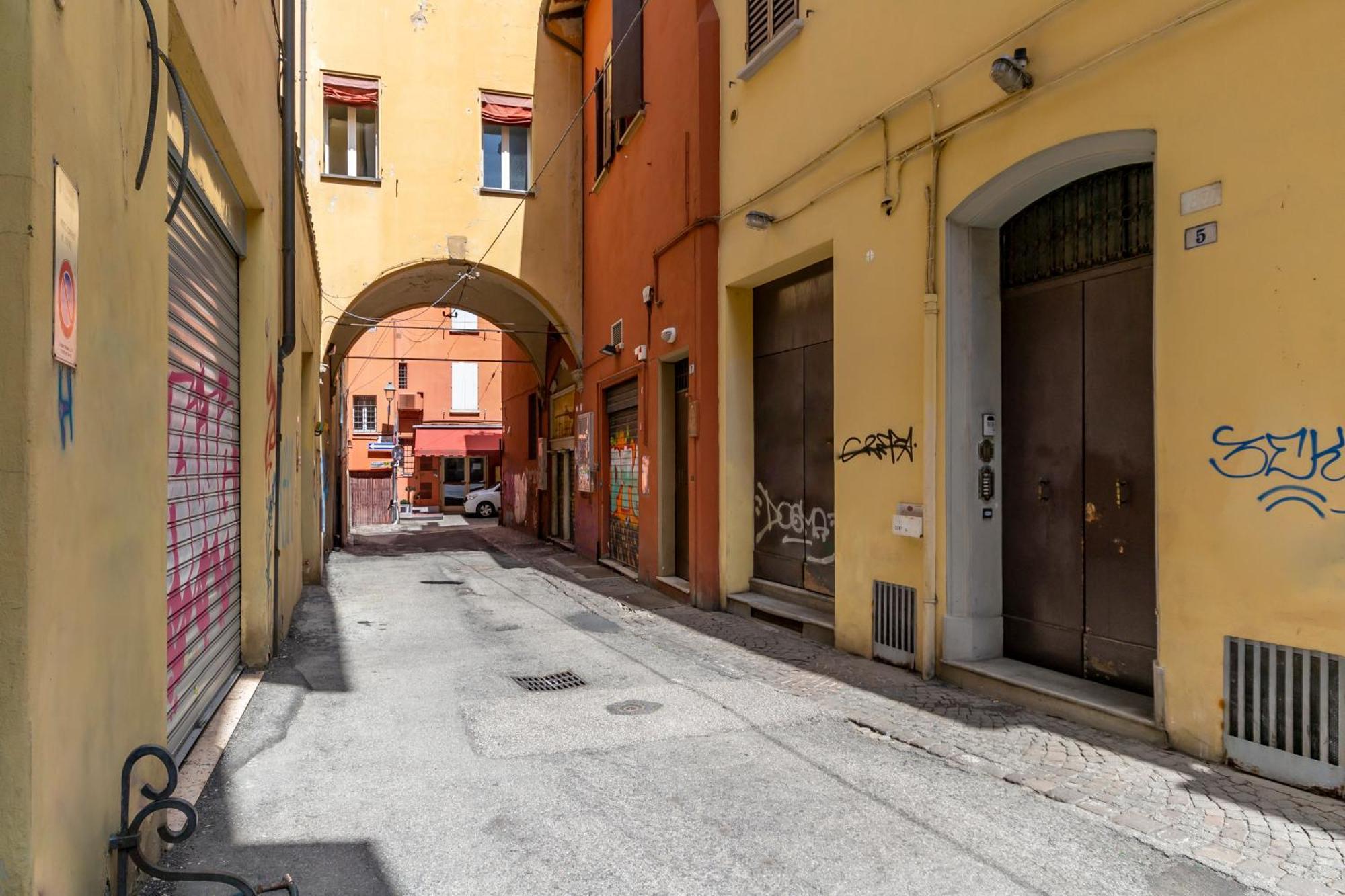 Apartment Amos - 5 Minutes From Piazza Maggiore Болонья Экстерьер фото
